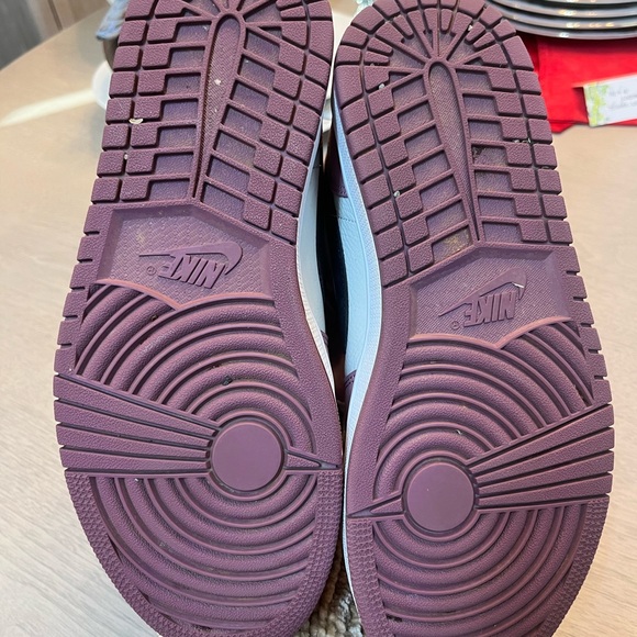 Nike Jordans High-Top Sneakers in Mauve and White - Picture 5 of 5